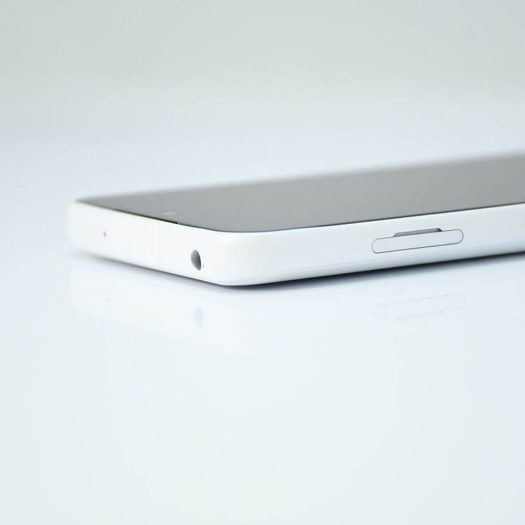 �ڿ���Ʊ�͡� SIM�ե꡼ au arrows We FCG01 �ۥ磻��