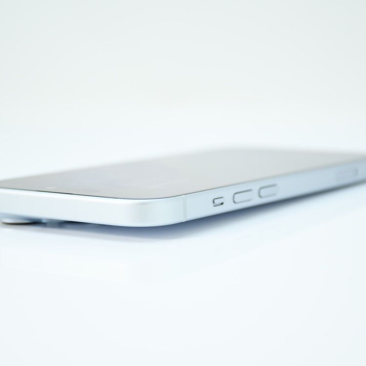 ڽХåƥ꡼100Ų9SIMե꡼ iPhone15 128GB ֥롼