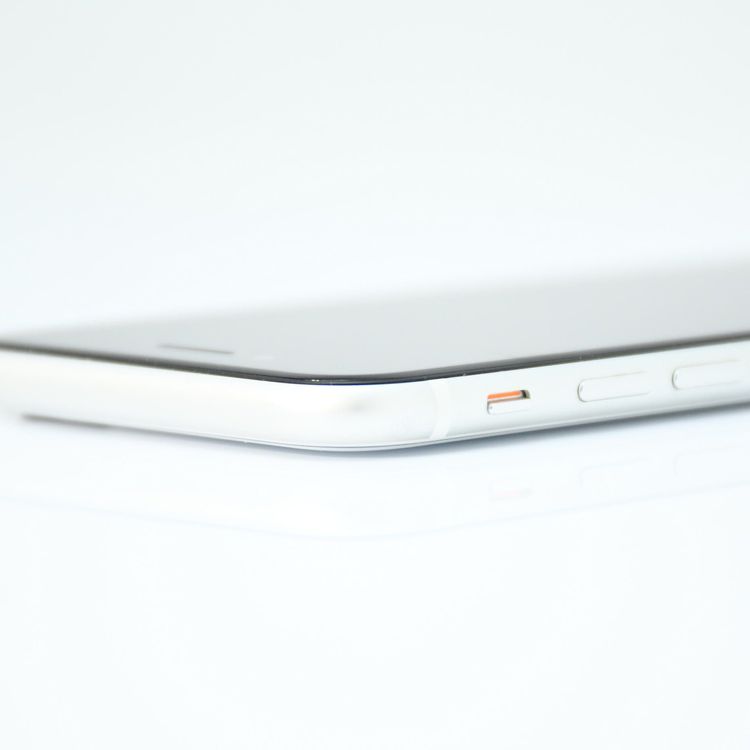 �����ʡ������Хåƥ꡼87���docomo SIM�ե꡼ iPhone SE �裲���� 64GB