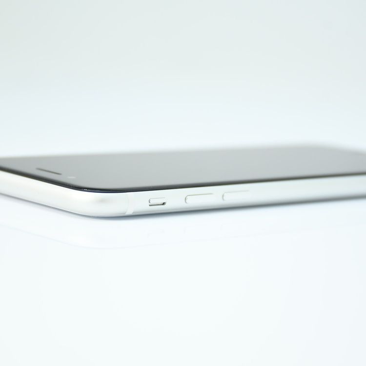 �ڽ����Хåƥ꡼��������100���docomo SIM�ե꡼iPhone SE �裲���� 128GB