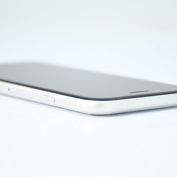 �ڽ����Хåƥ꡼��������88���SIM�ե꡼ iPhone SE �裲���� 64GB �ۥ磻��