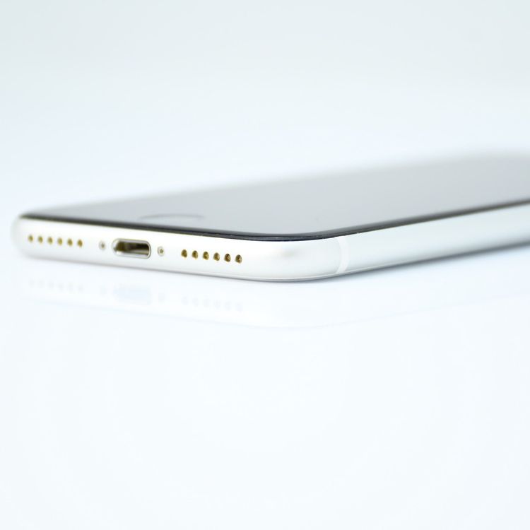 �ڽ����Хåƥ꡼��������83%��SIM�ե꡼ iPhone SE �裲���� 64GB �ۥ磻��