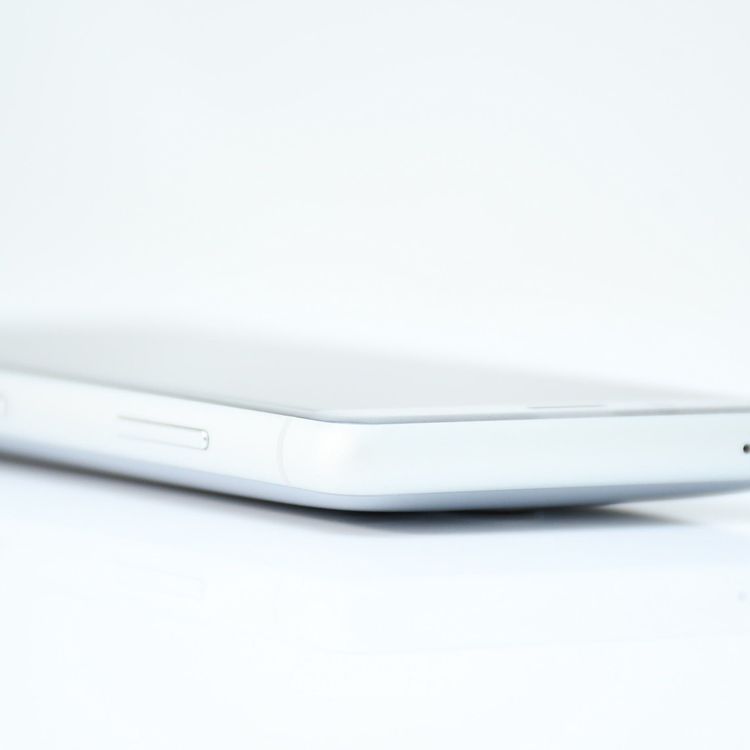 �ڿ���Ʊ�͡�SIM�ե꡼ docomo Xperia XZ2 Compact SO-05K