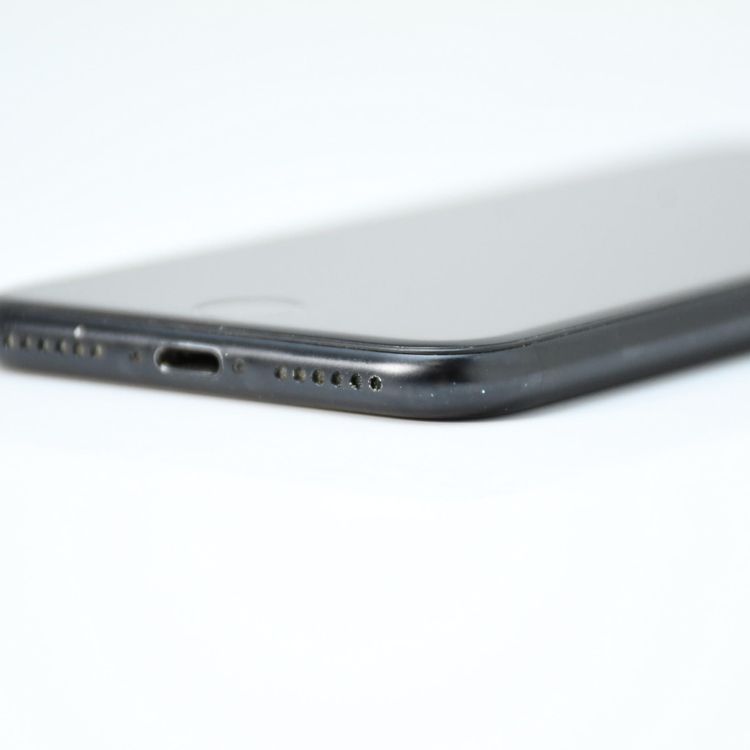 docomo SIM�ե꡼ iPhone SE �裲���� 64GB �֥�å�