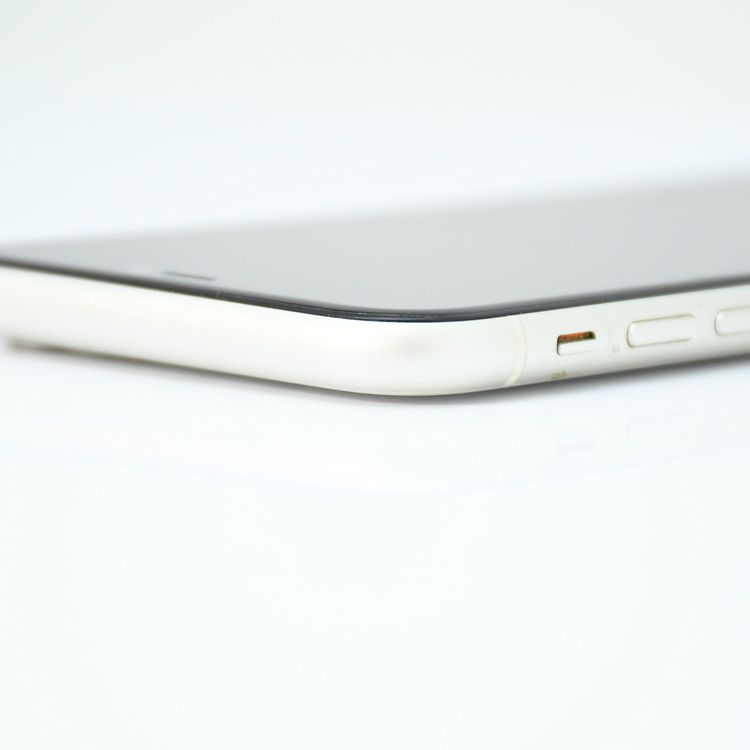 �����ʡ�docomo SIM�ե꡼ iPhone11 128GB �ۥ磻��