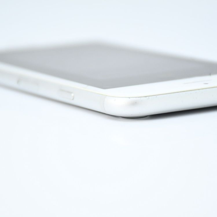 ��ư���ǽ���Хåƥ꡼�������� 81���SIM�ե꡼ iPhone7 32GB ����С�