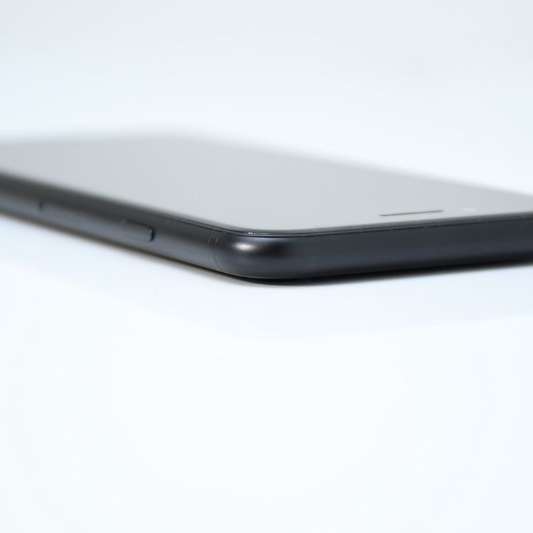 �����ʡ�SIM�ե꡼ iPhoneSE ��2���� 64GB �֥�å�