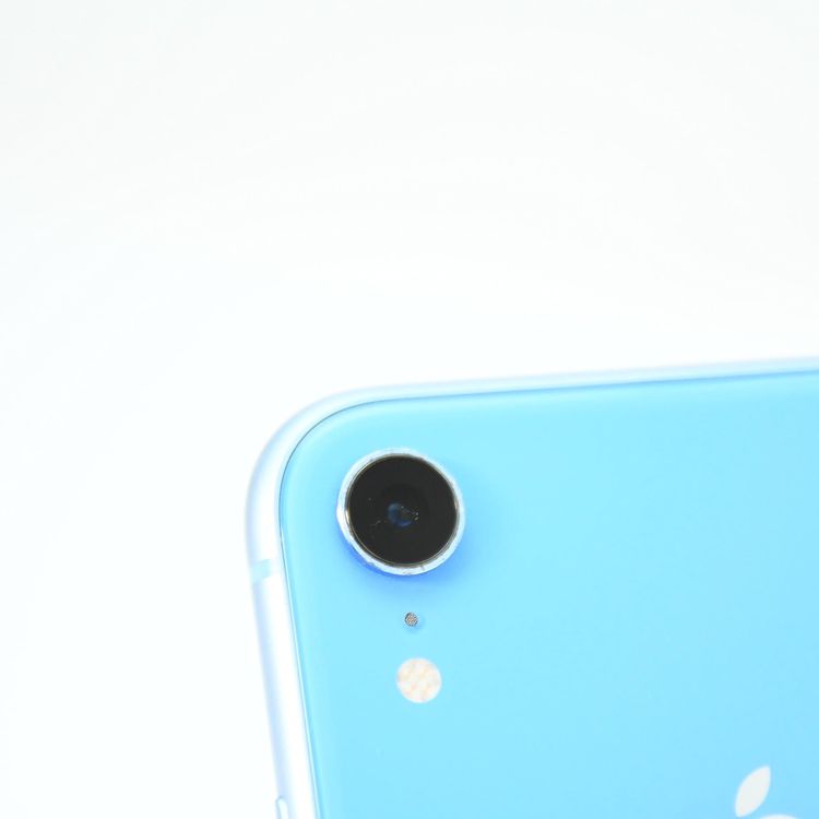 �ڱվ����ʡ�au SIM�ե꡼ iPhone XR 64GB �֥롼