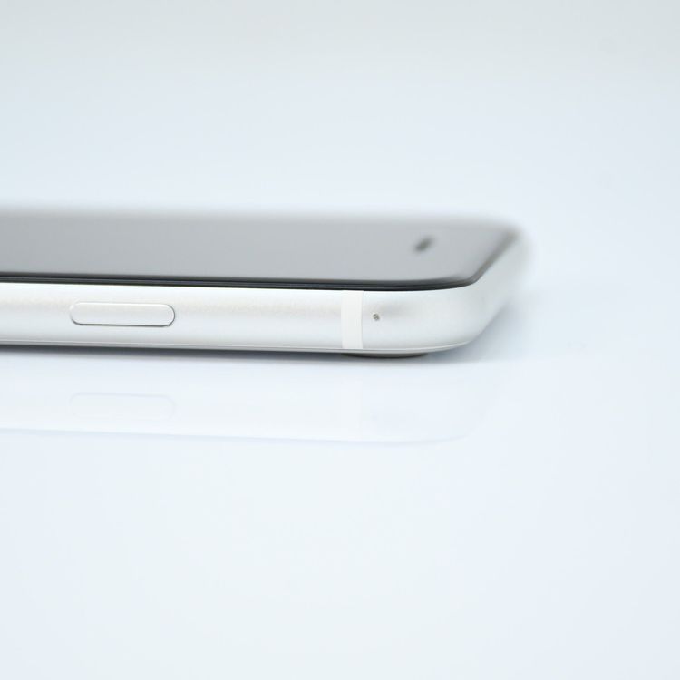 SIM�ե꡼ iPhone SE �裲���� 128GB �ۥ磻��