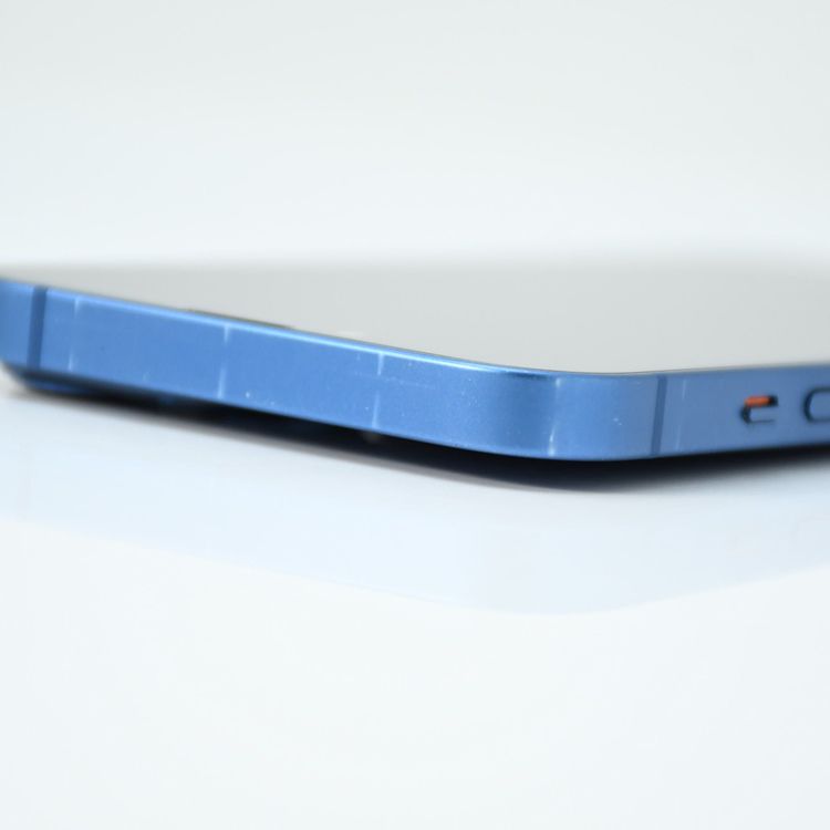 �ڱվ����ʡ������Хåƥ꡼��������83���SIM�ե꡼ iPhone13 256GB �֥롼