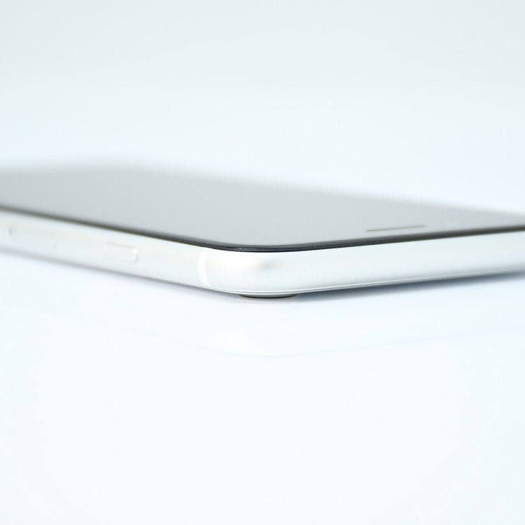 ��ư��ġ�����100 %�����ʡ�docomo SIM�ե꡼ iPhone SE�裲���� 128GB