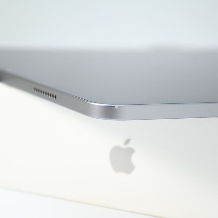 �ڥХåƥ꡼��������90���iPad Pro 12.9����� ��6���� 256GB Wi-Fi��ǥ�