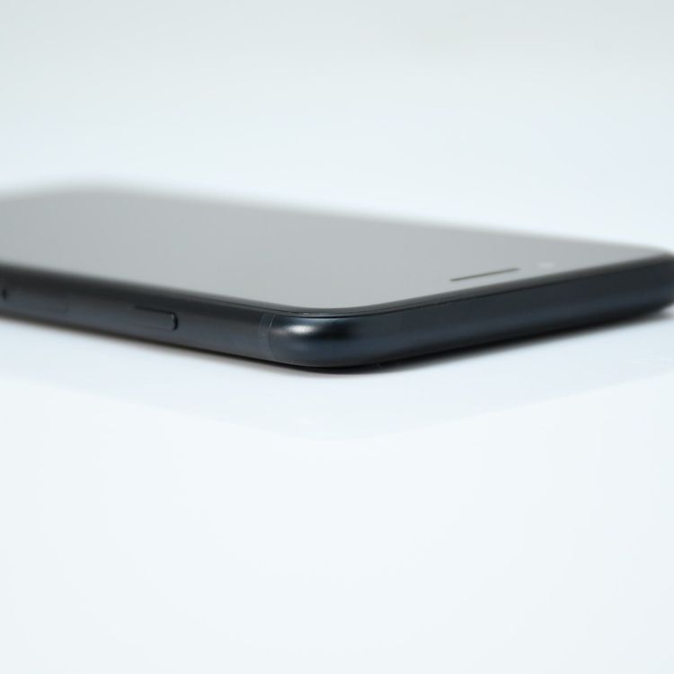 ڽХåƥ꡼92%docomo SIMե꡼ iPhoneSE 裳 64GBߥåɥʥ