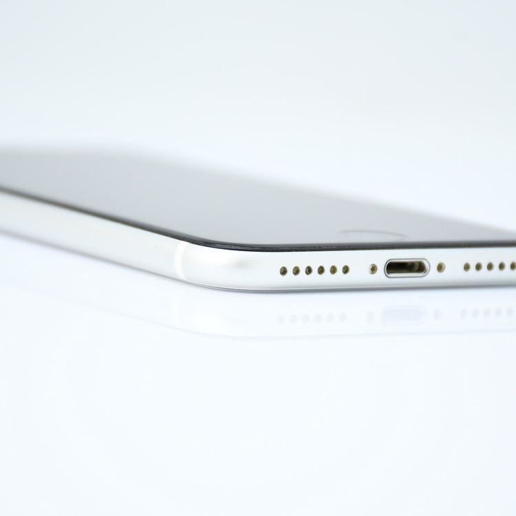 �����ʡ�SIM�ե꡼ iPhone SE �裲���� 128GB �ۥ磻��