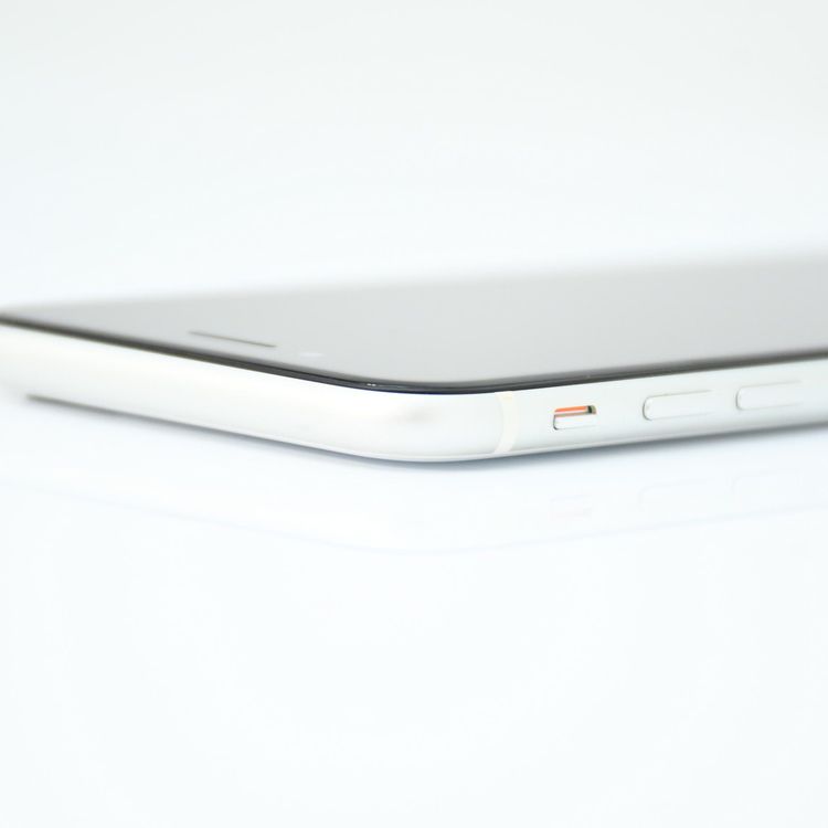 �����ʡ������Хåƥ꡼��������86���au SIM�ե꡼iPhone SE �裲���� 64GB