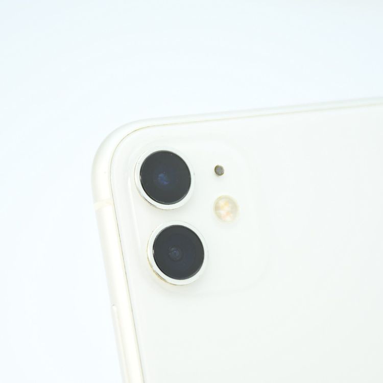 �����ʡ�docomo SIM�ե꡼ iPhone11 128GB �ۥ磻��