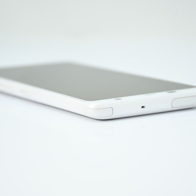 �������ɹ���SIM�ե꡼ docomo arrows Be3 F-02L �ۥ磻��