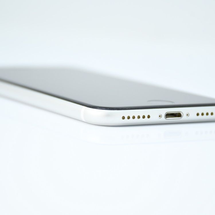 �ڽ����Хåƥ꡼��������83%��SIM�ե꡼ iPhone SE �裲���� 64GB �ۥ磻��