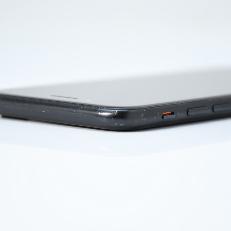 �ڱվ����ʡ�SIM�ե꡼ iPhone SE �裲���� 64GB �֥�å�