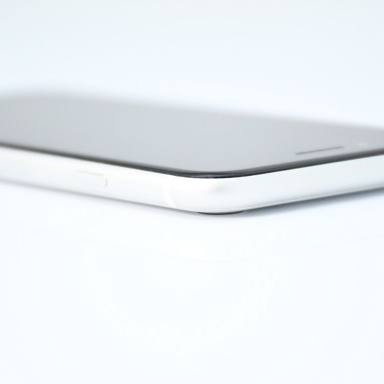 SIM�ե꡼ iPhone SE �裲���� 128GB �ۥ磻��