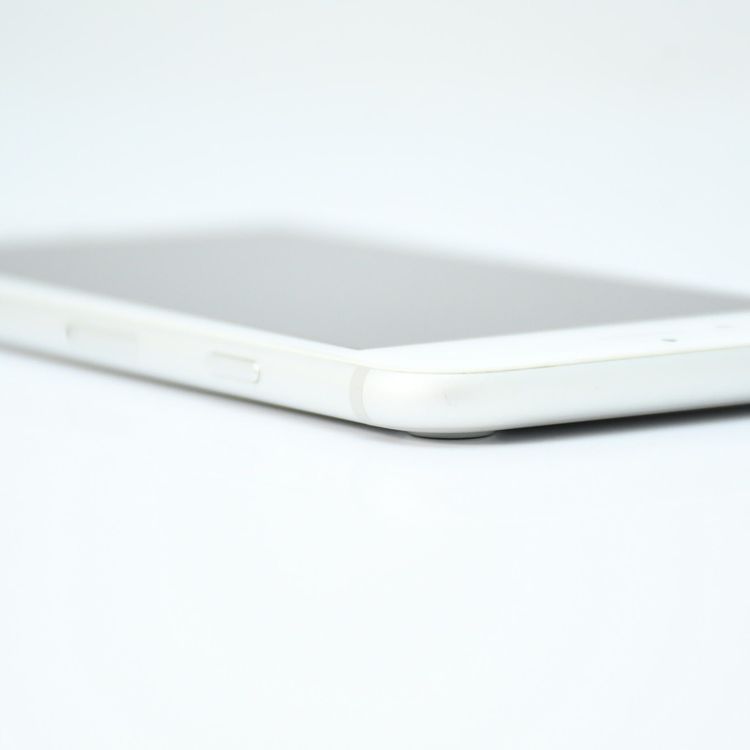 �����ʡ��Хåƥ꡼�������� 81��� SIM�ե꡼ iPhone 7 32GB ����С�