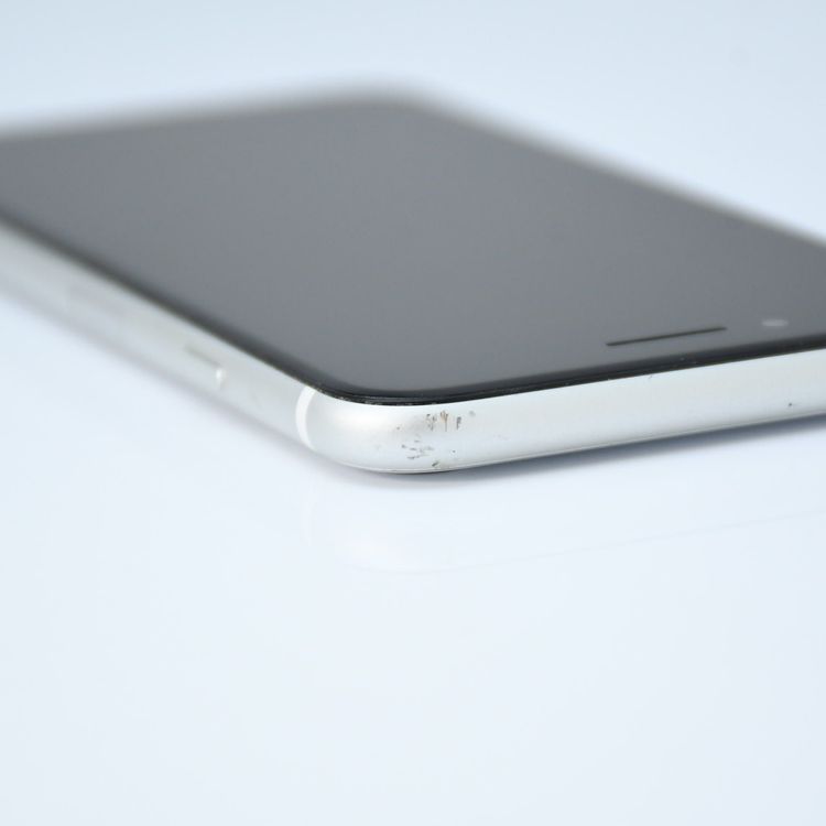 �ڽ����Хåƥ꡼��������83���SIM�ե꡼iPhone SE �裲���� 128GB �ۥ磻��