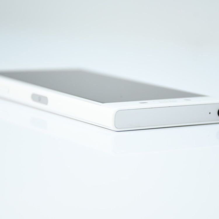 �ڱվ����ʡ������ɹ���docomo Xperia X Compact SO-02J �ۥ磻��