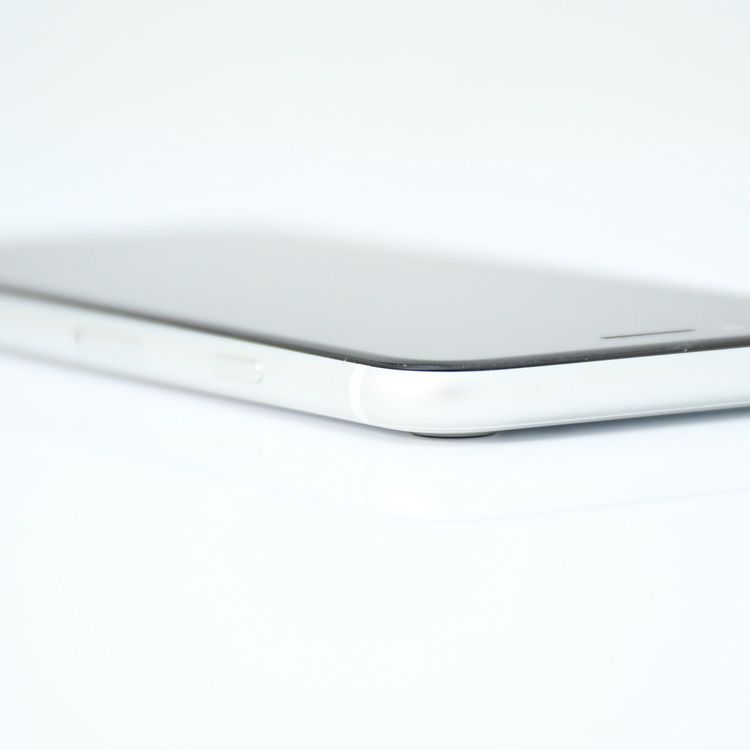 ��ư��ġ�����100 %�����ʡ�docomo SIM�ե꡼ iPhone SE�裲���� 128GB