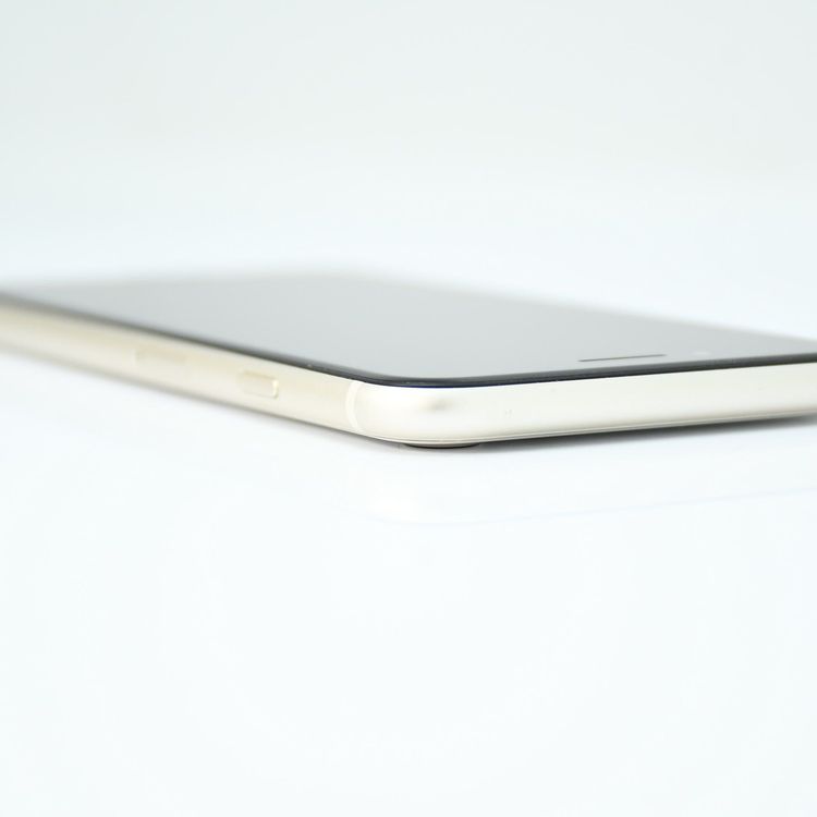�ڽ����Хåƥ꡼80���SIM�ե꡼ iPhoneSE �裳���� 64GB  �������饤��