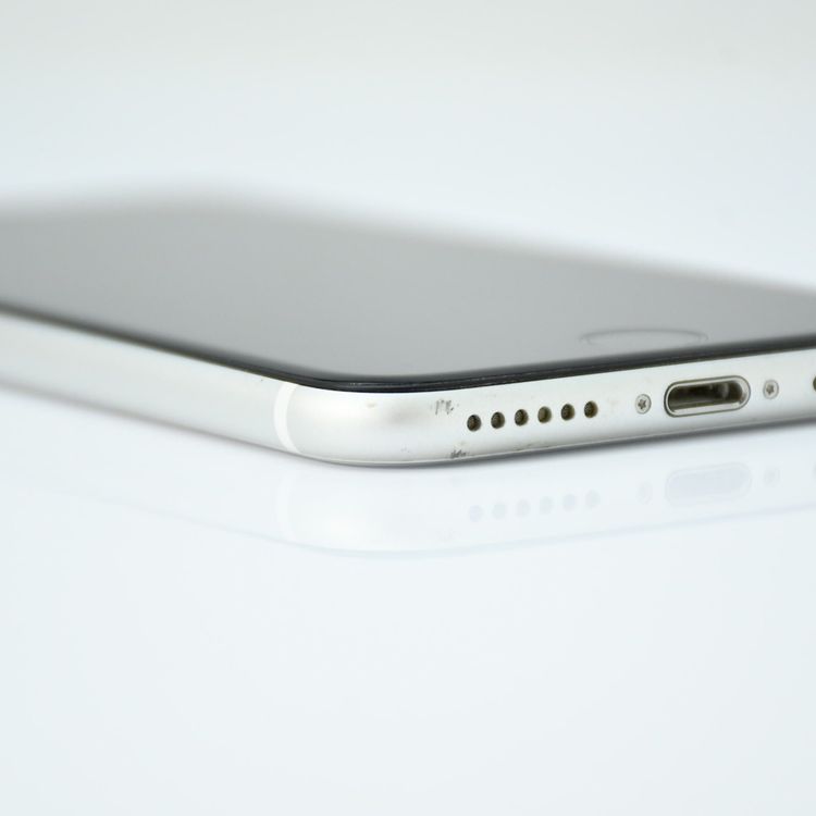 docomo SIM�ե꡼ iPhone SE �裲���� 64GB �ۥ磻��