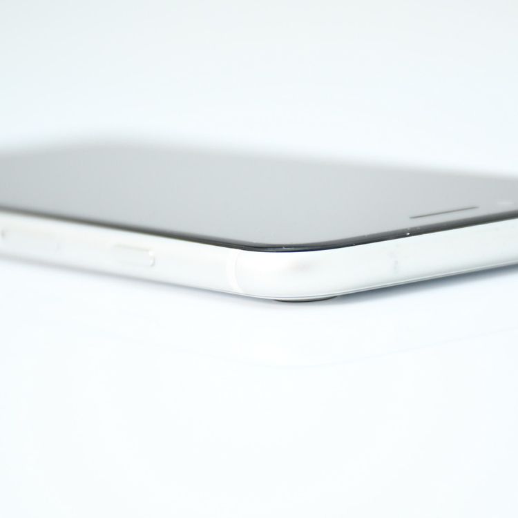 �����ʡ������Хåƥ꡼76���au SIM�ե꡼ iPhone SE �裲���� 64GB �ۥ磻��