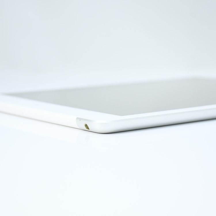 ʡdocomo SIMե꡼iPad(5) Wi-Fi + Cellular  32GB