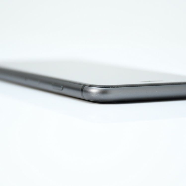�ڱվ����ʡ�SIM�ե꡼ iPhone8 64GB ���ڡ������쥤