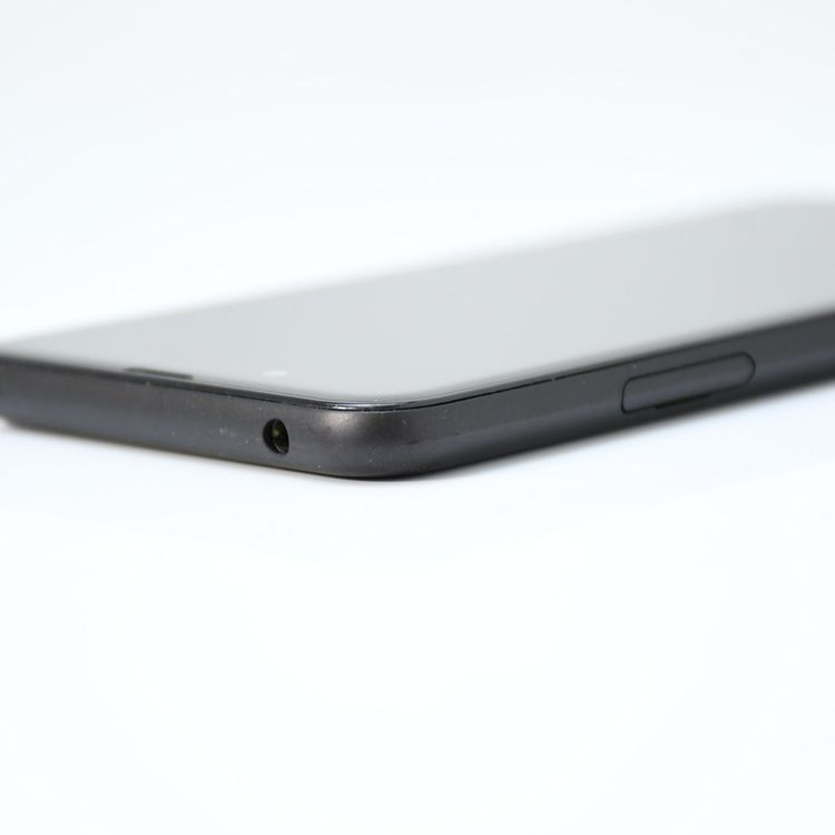 �ڥ���󥯡������ɹ���docomo SIM�ե꡼ AQUOS sense SH-01K �֥�å�