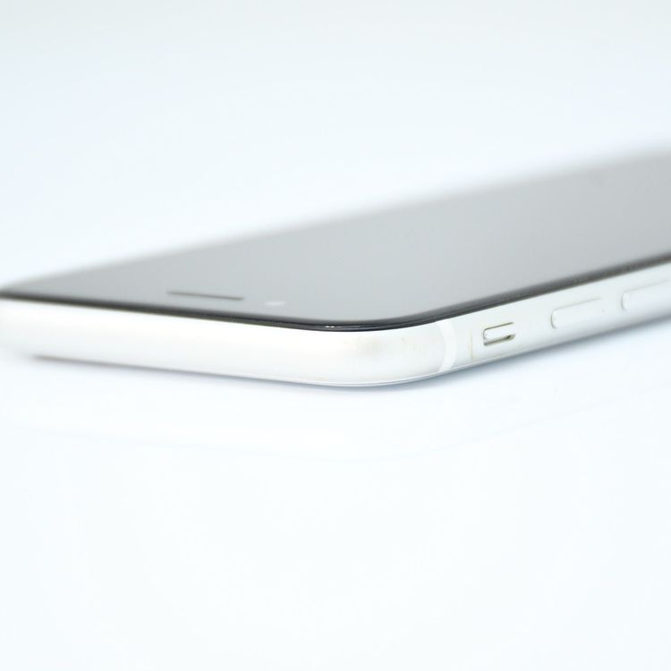 �ڽ����Хåƥ꡼��������88���SIM�ե꡼ iPhone SE �裲���� 64GB �ۥ磻��