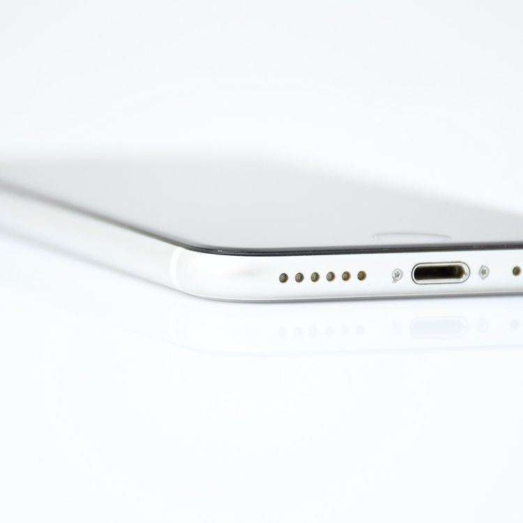 �����ʡ�SIM�ե꡼ iPhone SE �裲���� 128GB �ۥ磻��