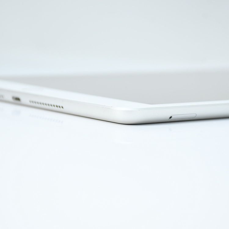 �ڥХåƥ꡼��������92���SIM�ե꡼iPad ��7���� 32GB ����С�