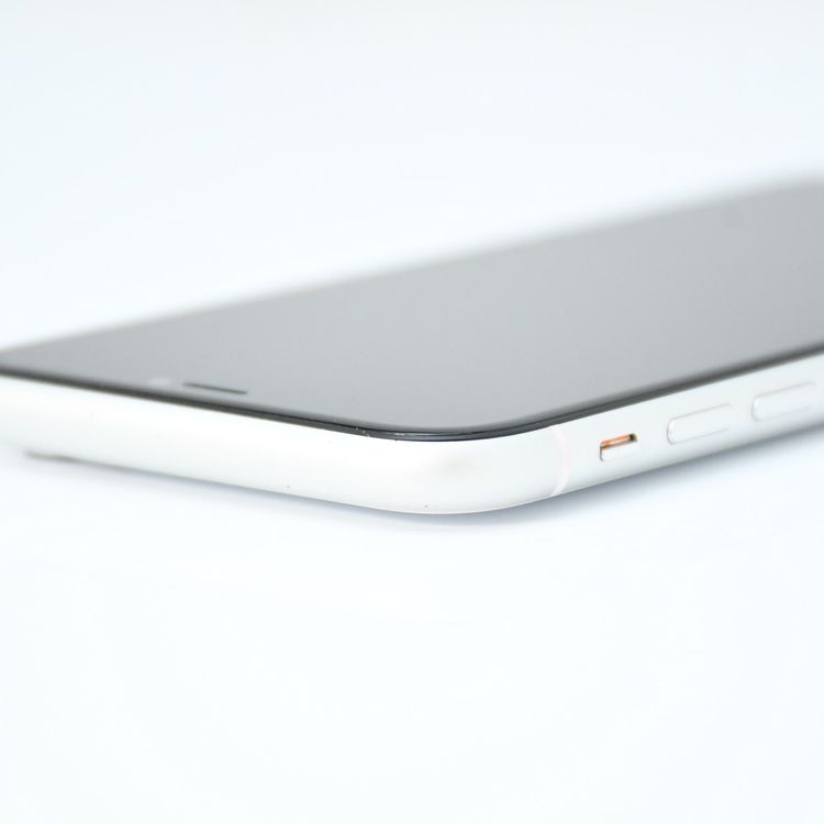 �ڽ����Хåƥ꡼83����վ�����°�ʴ�����SIM�ե꡼ iPhone XR 128GB �ۥ磻��