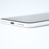 �����ʡ������Хåƥ꡼��������87���SIM�ե꡼iPhone SE �裲���� 128GB �ۥ磻��