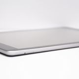 �����ʡ�docomo SIM�ե꡼iPad ��5���� 128GB ���ڡ������쥤