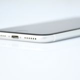 �ڽ����Хåƥ꡼��������82���SIM�ե꡼ iPhone SE �裲���� 64GB �ۥ磻��