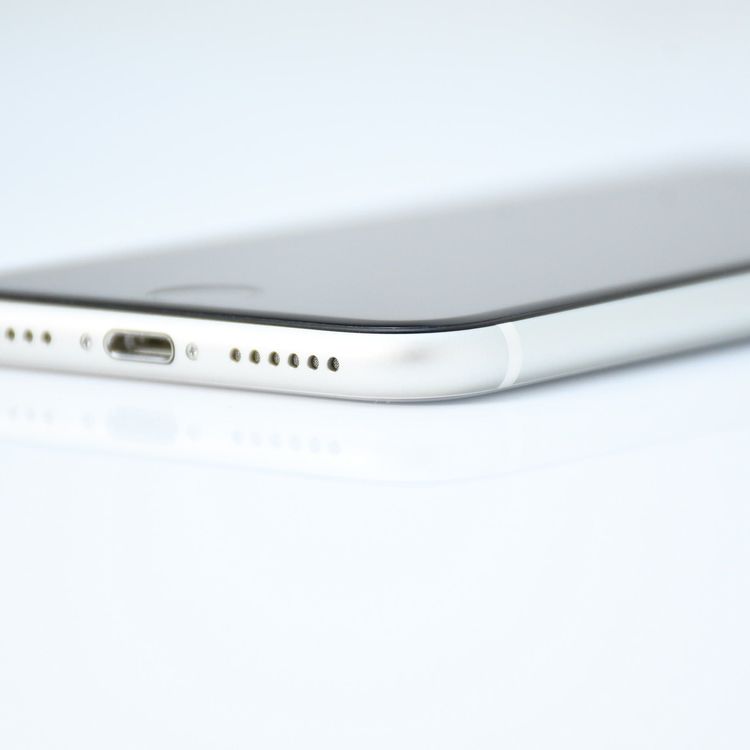 �ڽ����Хåƥ꡼��������82���SIM�ե꡼ iPhone SE �裲���� 64GB �ۥ磻��