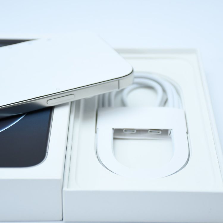 【新品同様*バッテリー100%】SIMフリー iPhone16 Pro Max 256GB ホワイト