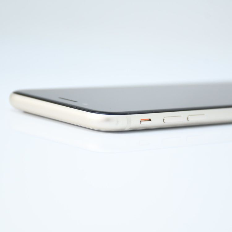 �ڽ����Хåƥ꡼�������� 81���SIM�ե꡼ iPhone SE ��3���� 64GB �������饤��