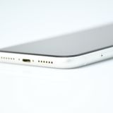 �ڱվ����ʡ������Хåƥ꡼82���au SIM�ե꡼ iPhone XR 128GB �ۥ磻��