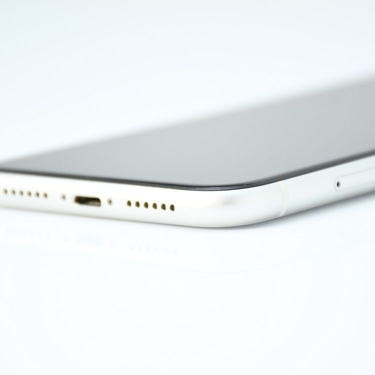 �ڱվ����ʡ������Хåƥ꡼82���au SIM�ե꡼ iPhone XR 128GB �ۥ磻��