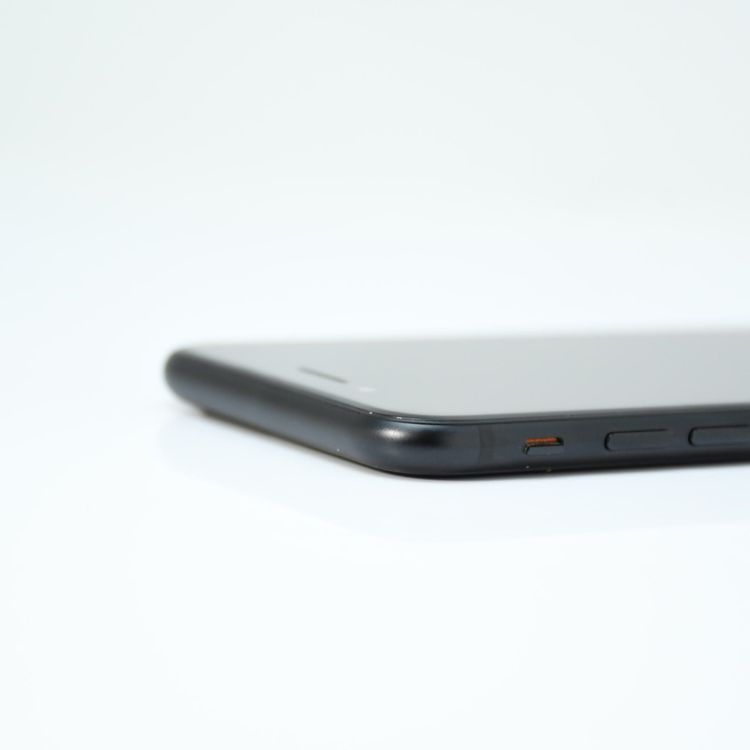 �ڱվ����ʡ������Хåƥ꡼��������82���SIM�ե꡼iPhone SE �裲���� 64GB�֥�å�