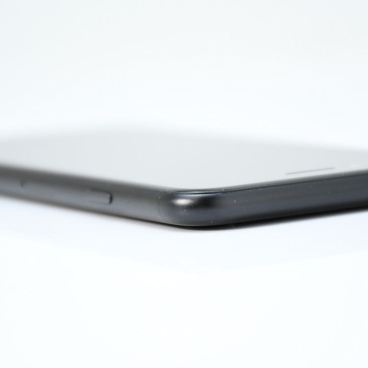 �ڽ����Хåƥ꡼�������� 85���SIM�ե꡼ iPhone SE �裲���� 64GB �֥�å�