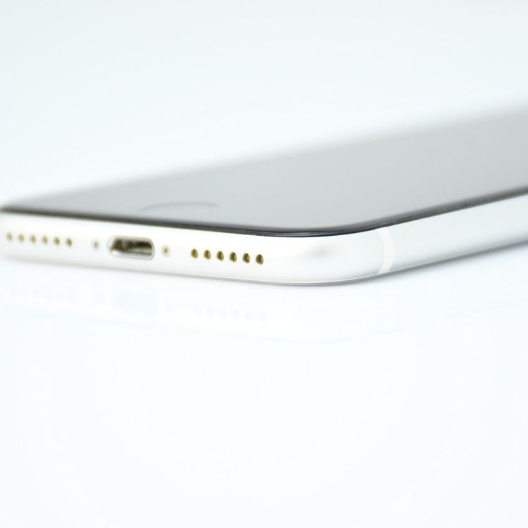 �ڱվ����ʡ������Хåƥ꡼82���docomo SIM�ե꡼ iPhone SE �裲���� 64GB