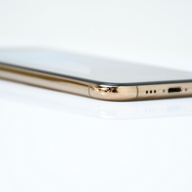 �ڥ���󥯡����ʡ�au iPhone XS 64GB �������